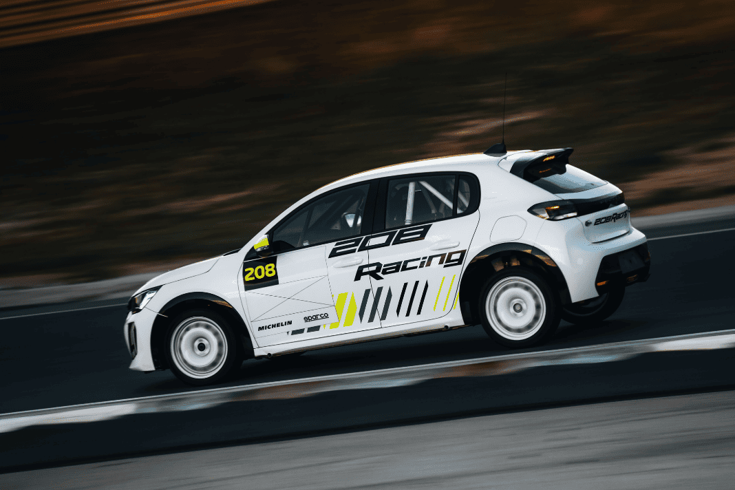 Peugeot 208 Racing sur circuit